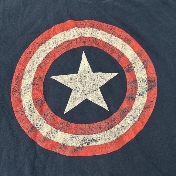 Retro Captain America Classic Marvel GraphicTee - Picture 2 of 4